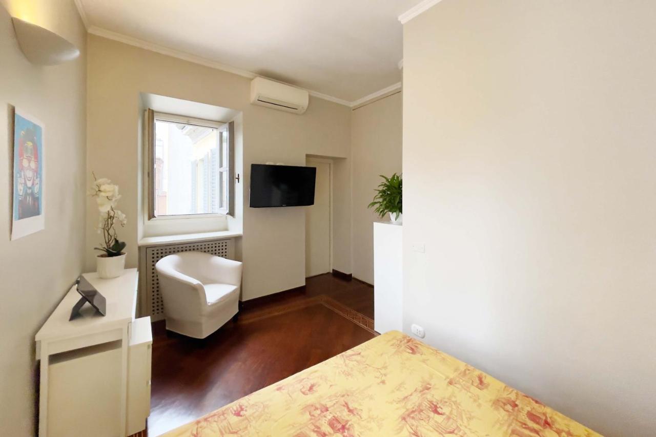 Chic 1Bdr With Shared Terrace Steps From Duomo By Rentopolis Milánó Kültér fotó
