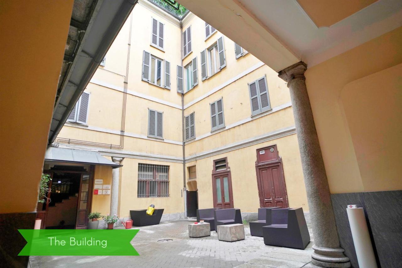 Chic 1Bdr With Shared Terrace Steps From Duomo By Rentopolis Milánó Kültér fotó